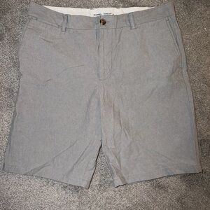 Old Navy Men's Light Gray Flat-Front Chino Shorts